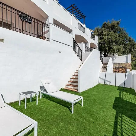 Апартаменты Modern Close To Golf Course