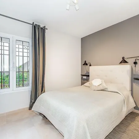 Апартаменты Modern Close To Golf Course *