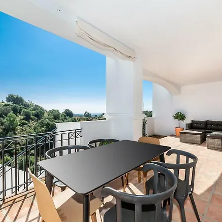Апартаменты Modern Close To Golf Course